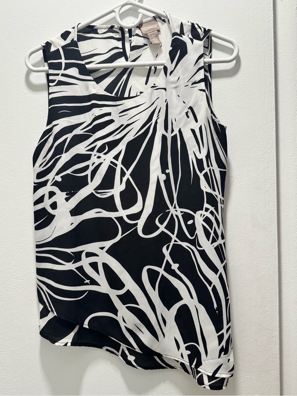 Chico's Black and White Abstract Sleeveless Camisole